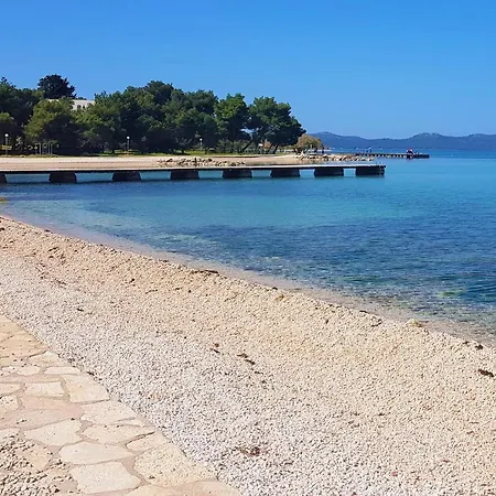 With A Parking Space - 13910 זאדאר